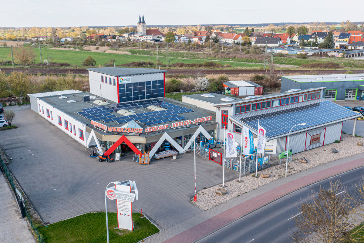 Luftaufnahme des Firmenstandorts von Werkzeug Schultze in Schönebeck mit Fachmarkt, Werkstatt und Verleih-Service.