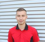 Porträt eines Vertriebsmitarbeiters Außendienst von Werkzeug Schultze vor dem Firmengebäude.